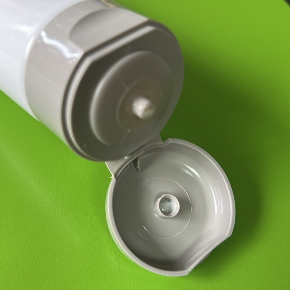 AV Adrienne Vittadini NEW shower gel &  body lotion ( not sealed,full) 3.4oz set - Picture 3 of 5